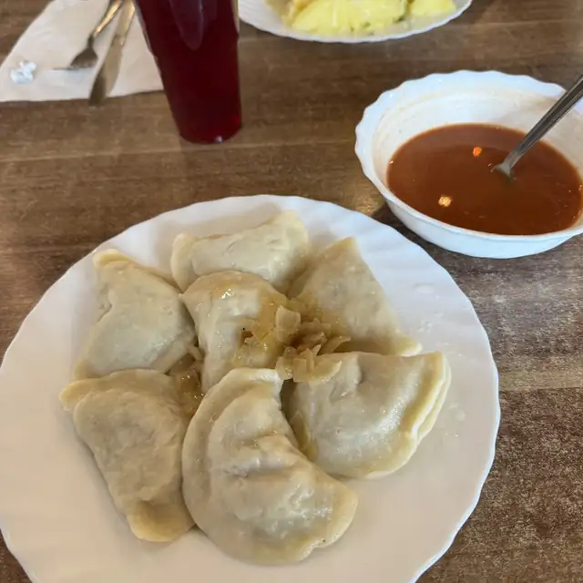 Pierogi okraszane cebulką + zupa
